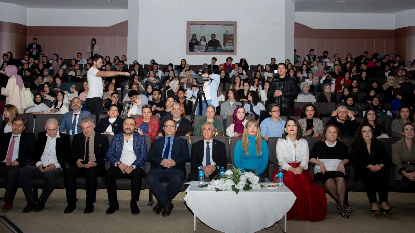 Selçuk Üniversitesinde ‘Dönüştüren Sahne’ söyleşisi